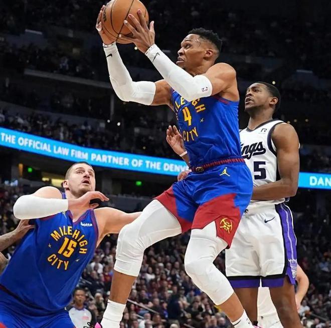 双打破大O尘封记录二哥威少的历史时刻开元棋牌试玩NBA历史连续3季场均三(图5)